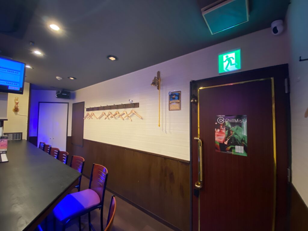 東京都墨田区　Bar Chiary様　店舗内装　クロスの張り替え工事