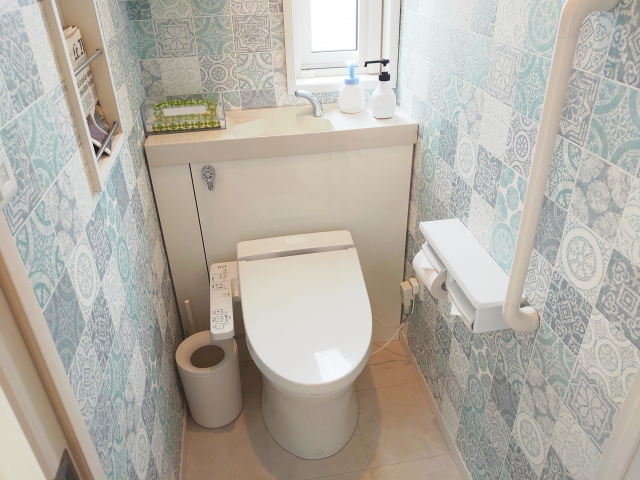 トイレリフォームの費用相場は？費用が変動する理由と安く抑えるコツを解説